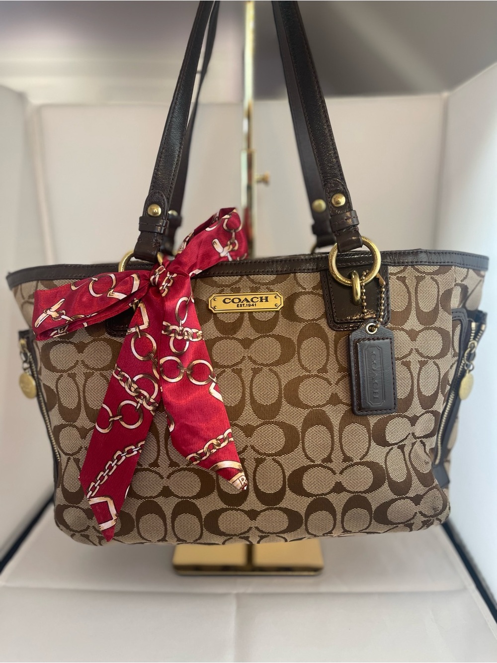 Coach Gallery Signature Zip Tote (F19248)